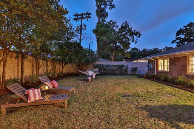 Building Photo - 6915 Shavelson St