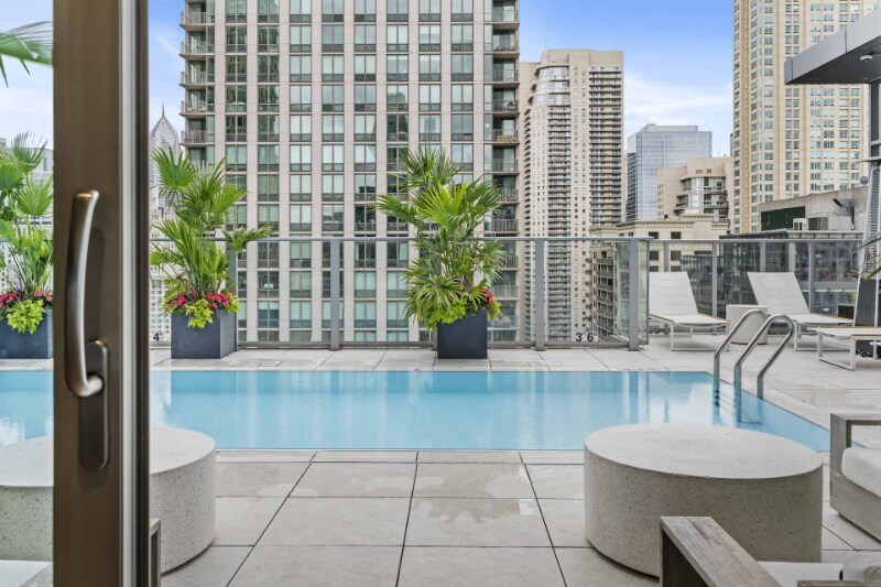 Building Photo - 13 E Huron St