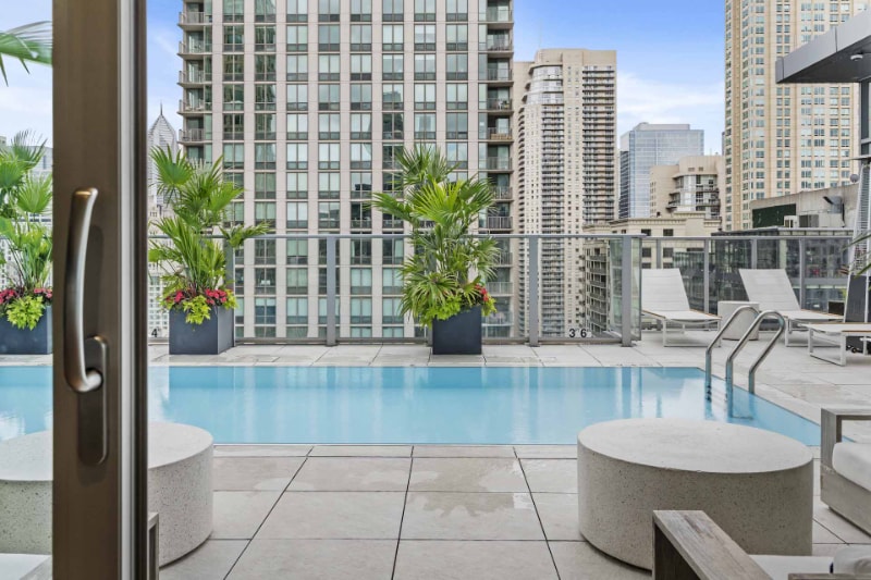 Building Photo - 17 E Huron St