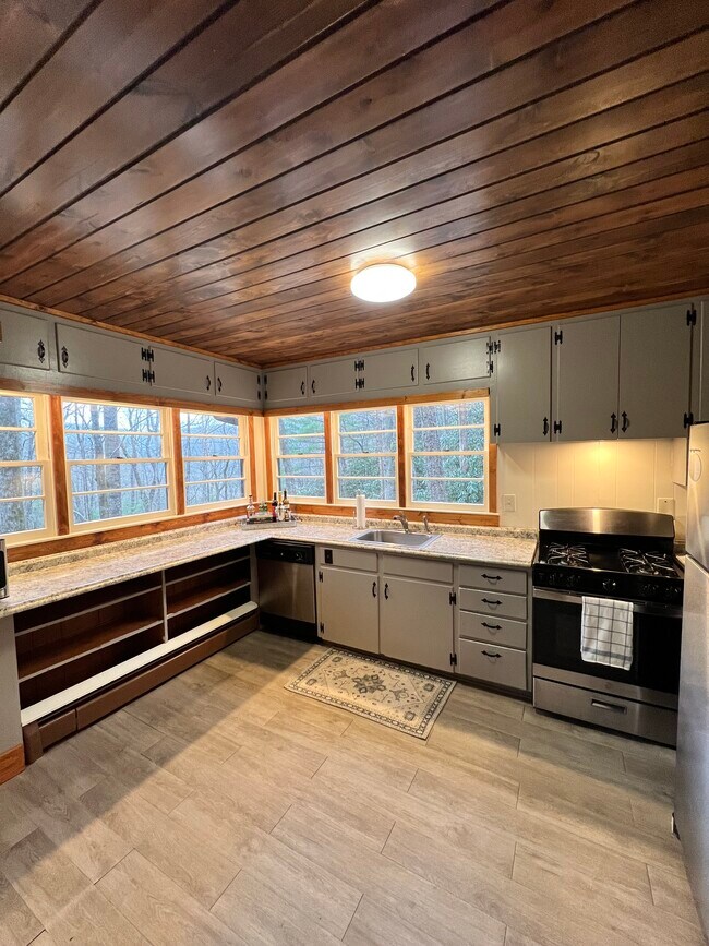 Building Photo - 59 Elm Dr