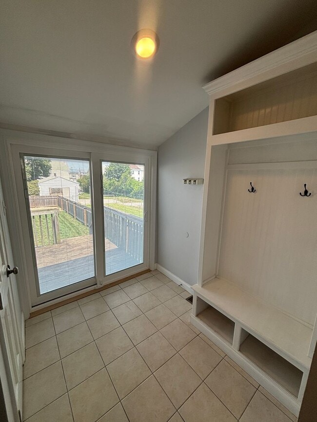 Building Photo - Charming 3-Bedroom Home in Desirable Bridg...
