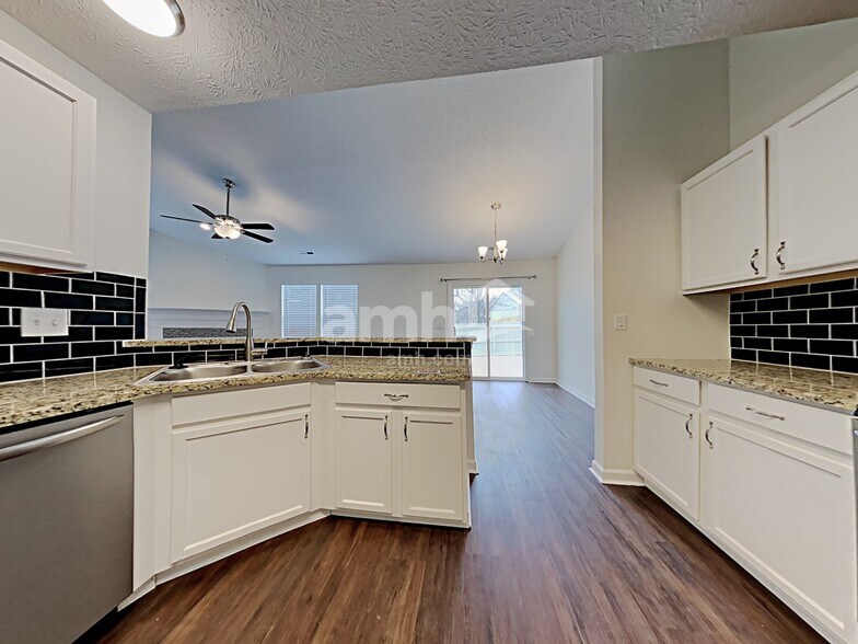 Building Photo - 1405 Willshire Dr