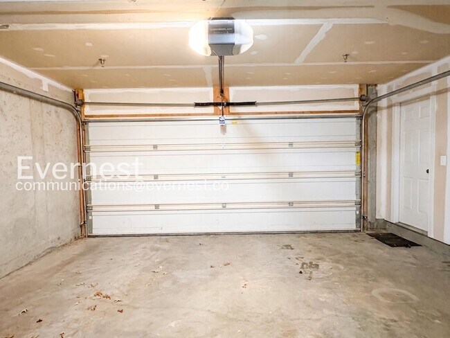 Building Photo - Spacious Living with Fireplace, Deck & Garage / 3 Bed & 4 Bath / Available Now!