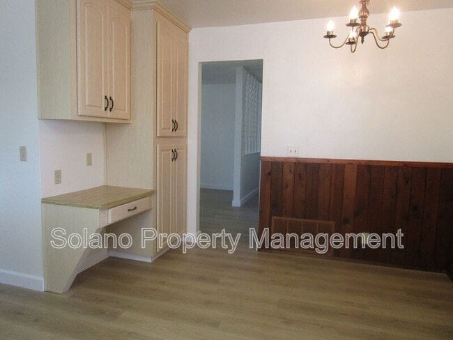 Building Photo - 110 Oxford Ct