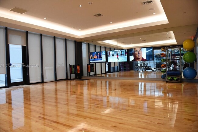 Building Photo - 1010 Brickell Ave