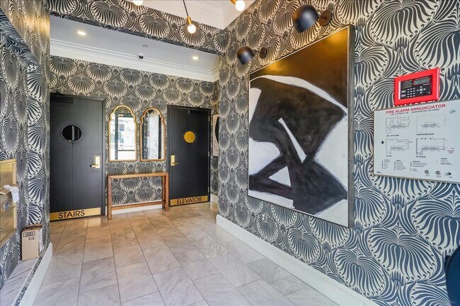 Building Photo - Great Luxury 3 Bedroom 2 Bath on H st NE!