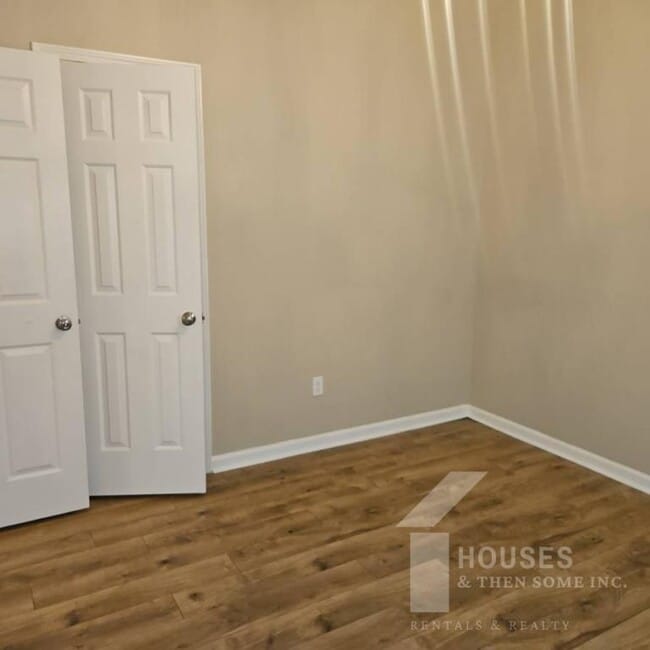 Building Photo - 403 Fairdale Dr