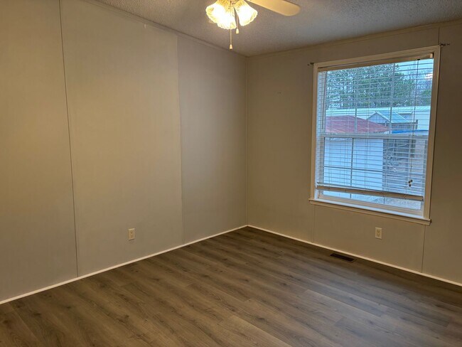 Building Photo - 129 Bayshore Dr