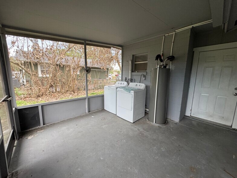 Building Photo - 555 Cadillac Blvd