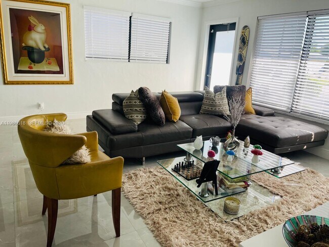 Building Photo - 3049 NW 6th Ave