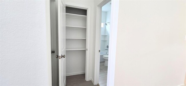 Building Photo - 6319 Seafoam Lake Dr