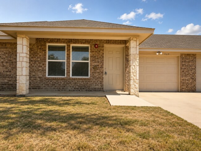 Building Photo - 409 Tinker Trail