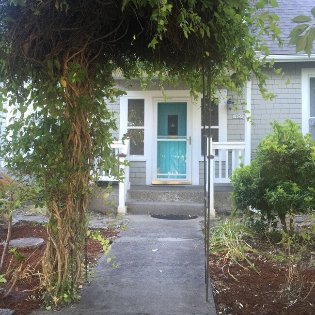 Building Photo - 1924 17th Ave