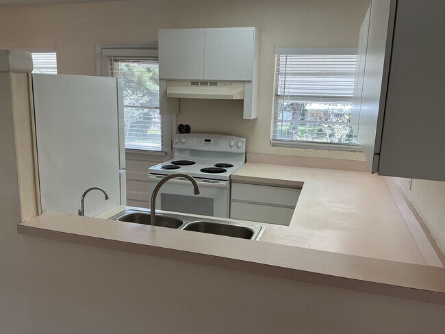 Building Photo - 2BR Home Near Merchants Walk, Walmart & Polk Parkway