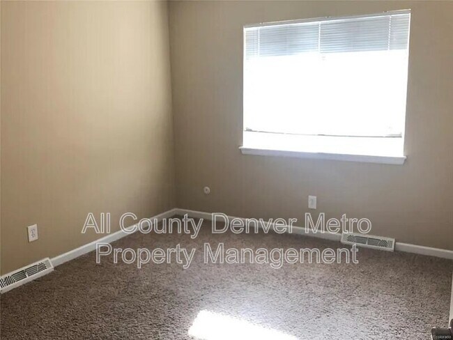 Building Photo - 1660 S Deframe Ct