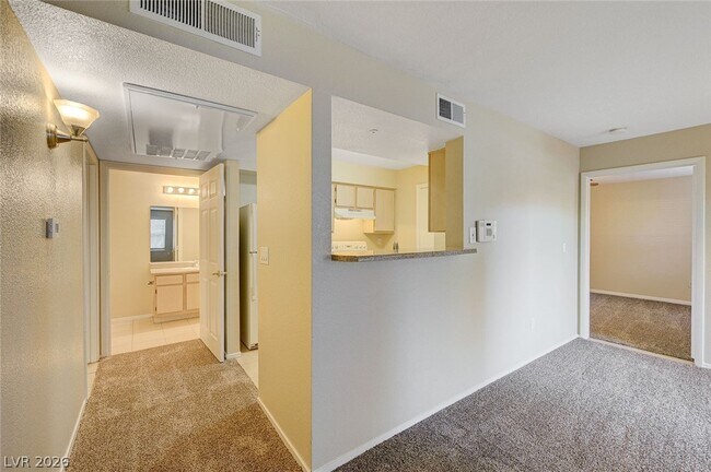 Building Photo - 8101 W Flamingo Rd