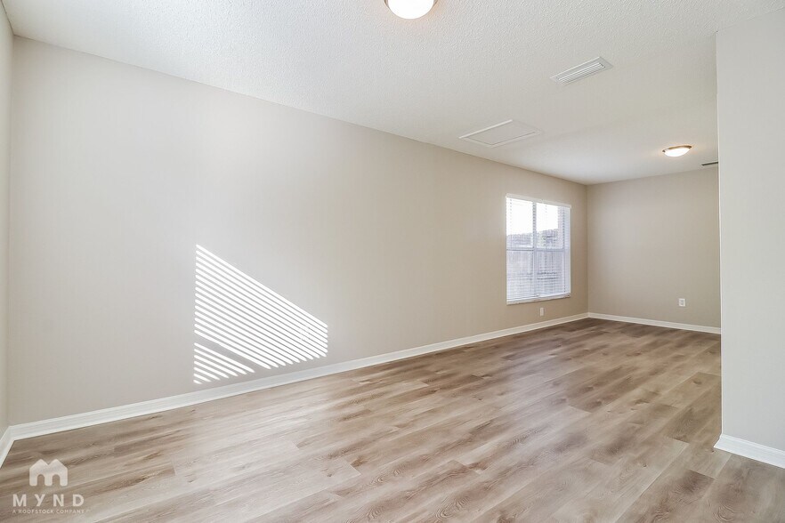 Building Photo - 7629 Tamarind Ave