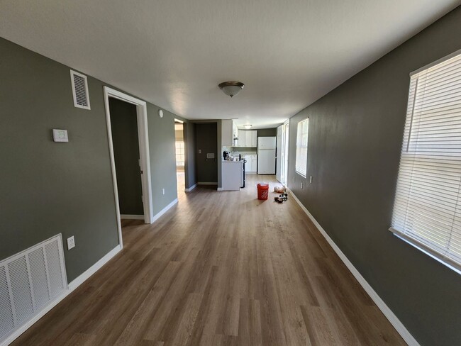Building Photo - 3/2 Lakeland Available NOW