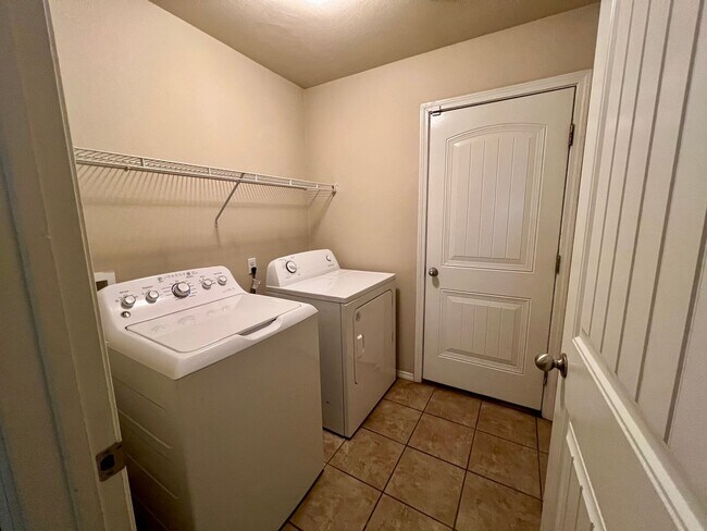 Building Photo - 605 Torrington Wy.