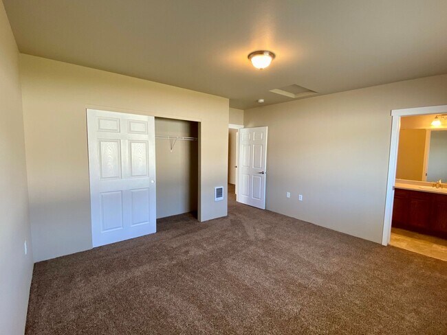 Building Photo - 5115 E Buckeye Ave