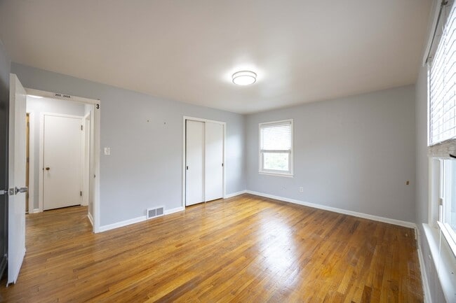 Building Photo - 2416 Warrensville Center Rd