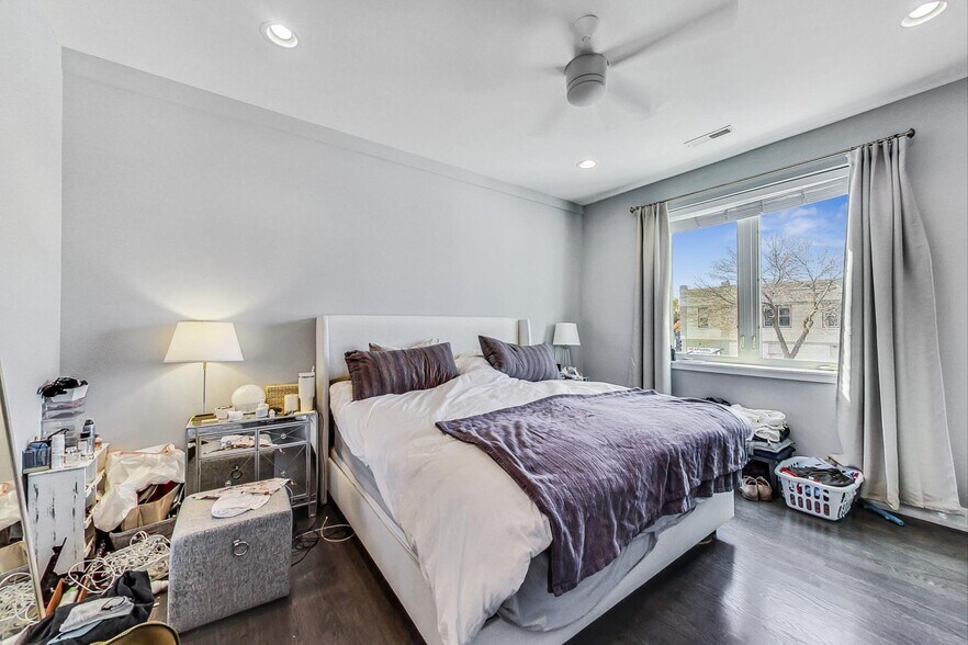 Building Photo - 3620 W Irving Park Rd