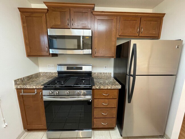 Building Photo - Fantastic Main Level Condo w/Garage, Patio...