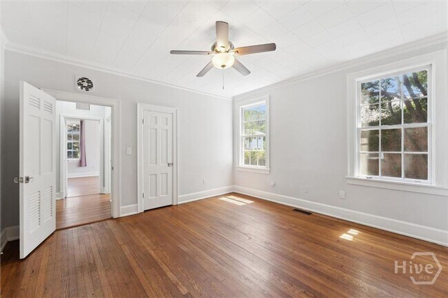Building Photo - 206 E 46th St
