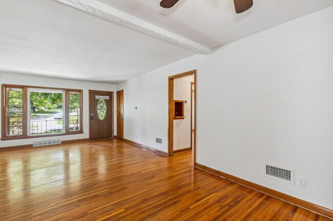 Building Photo - 3707 E Funston St