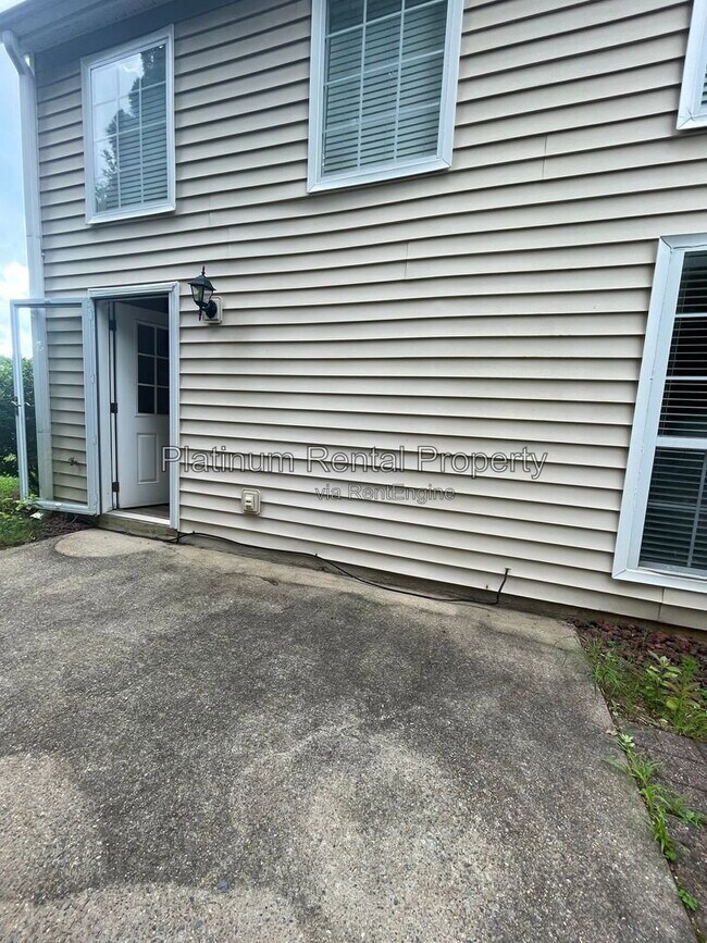 Building Photo - 810 Camelon Ct