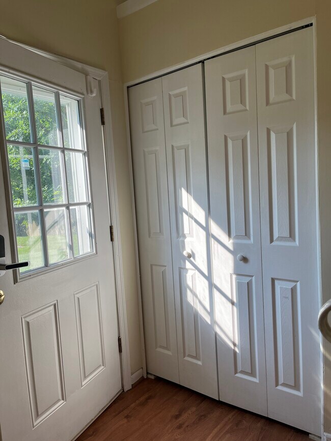 Building Photo - 2 Wimbledon Ln