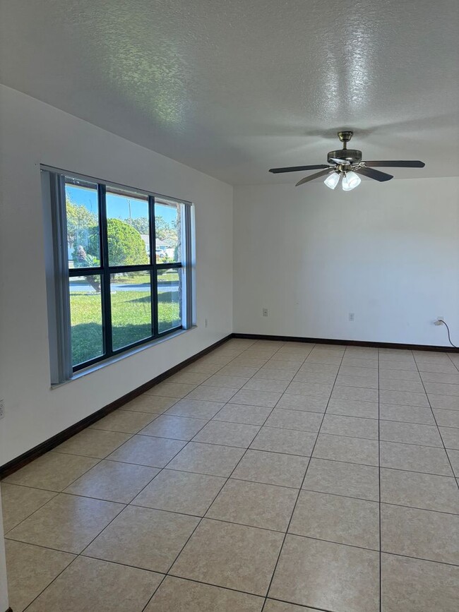 Building Photo - Single Family Home in Poinciana