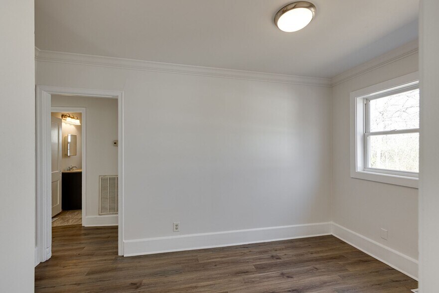 Building Photo - 5211 Sunbeam Ave