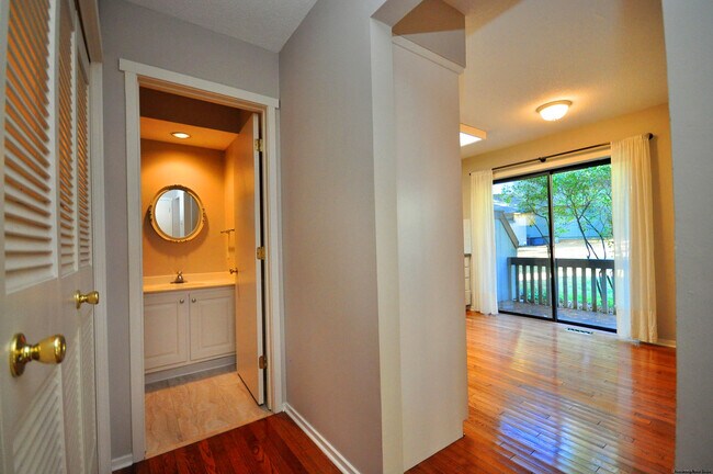 Building Photo - 16 Applewood Ln