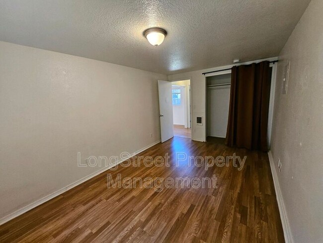 Building Photo - 4553 NE 105th Ave