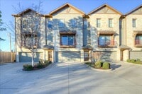 Building Photo - 1333 E 41st Pl