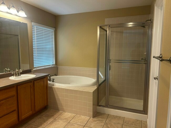 Building Photo - 10850 Trotwood Way
