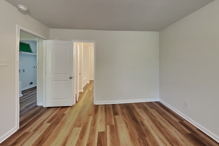 Building Photo - 15673 Del Norte Dr
