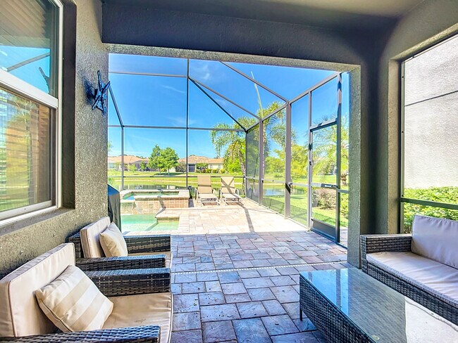 Building Photo - 3009 Esmeralda Dr
