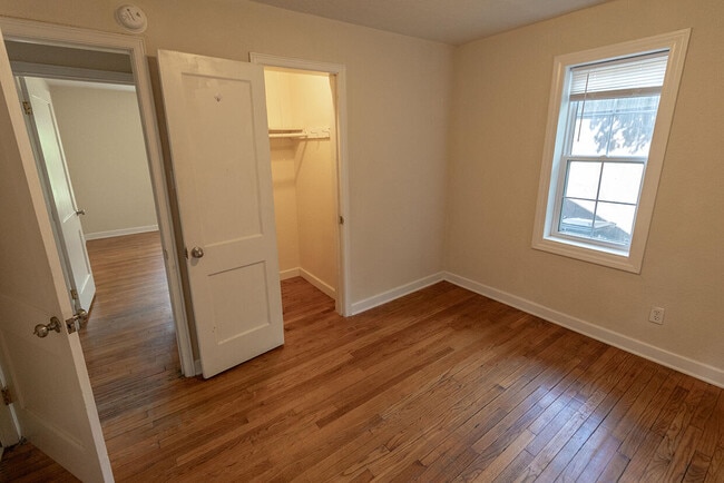 Building Photo - 306 W Worley St