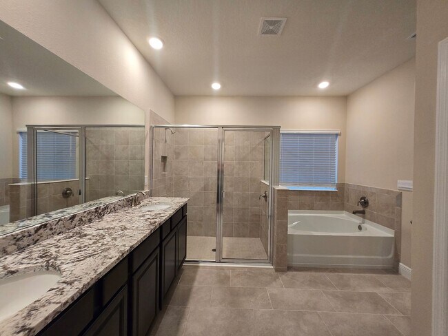 Building Photo - Welcome to the beautiful Finley Woods comm...