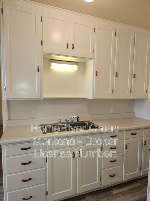 Building Photo - 334 W Alder St