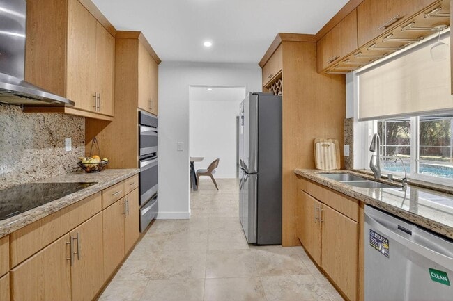 Building Photo - 7000 Plantation Rd