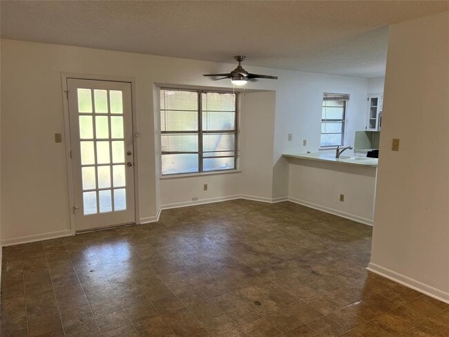 Building Photo - 8518 Woodstone Dr