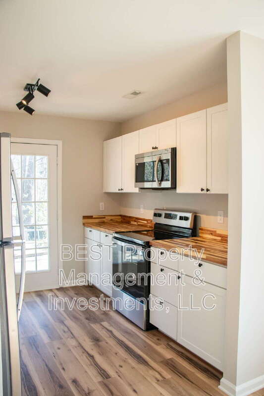 Building Photo - 3225 Lasalle St