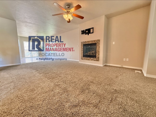 Building Photo - Beautiful 3 Bedroom 2.5 Bathroom Home For Rent