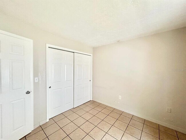 Building Photo - 5800 Montana Ave