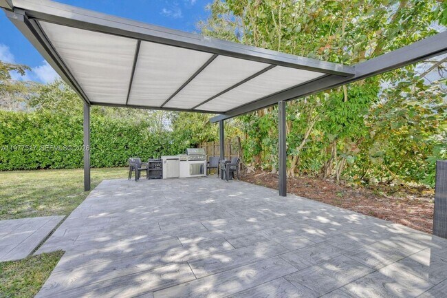 Building Photo - 7700 SW 139th Ter