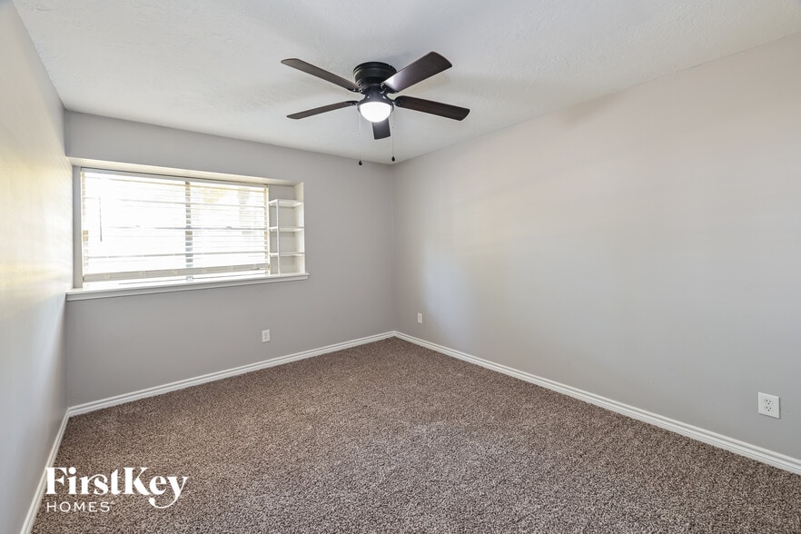 Building Photo - 11907 Cedarcliff Dr