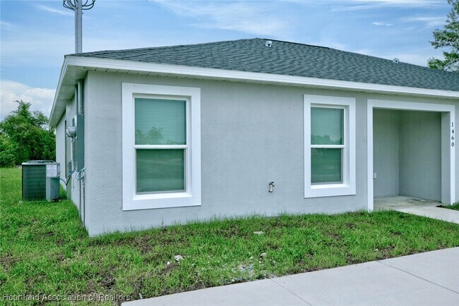 Primary Photo - 1460 Aleutian St NE